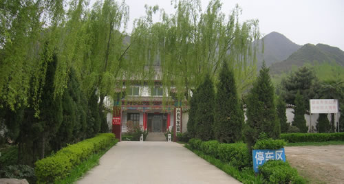 九龙山公墓入口