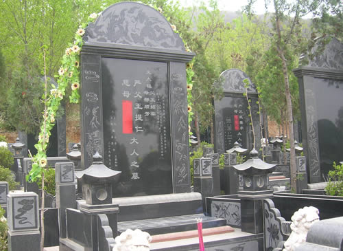 近看父亲墓碑