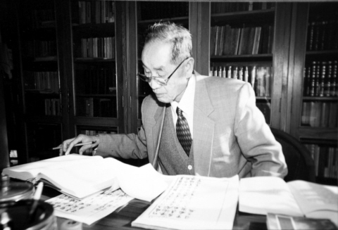任继学著书立说 